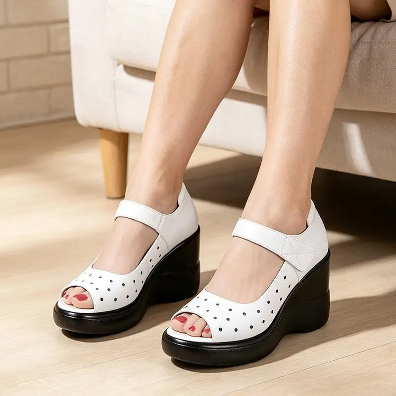Sandale fashion cu platformă și talpă wedge, decupate și respirabile
