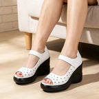 Sandale fashion cu platformă și talpă wedge, decupate și respirabile