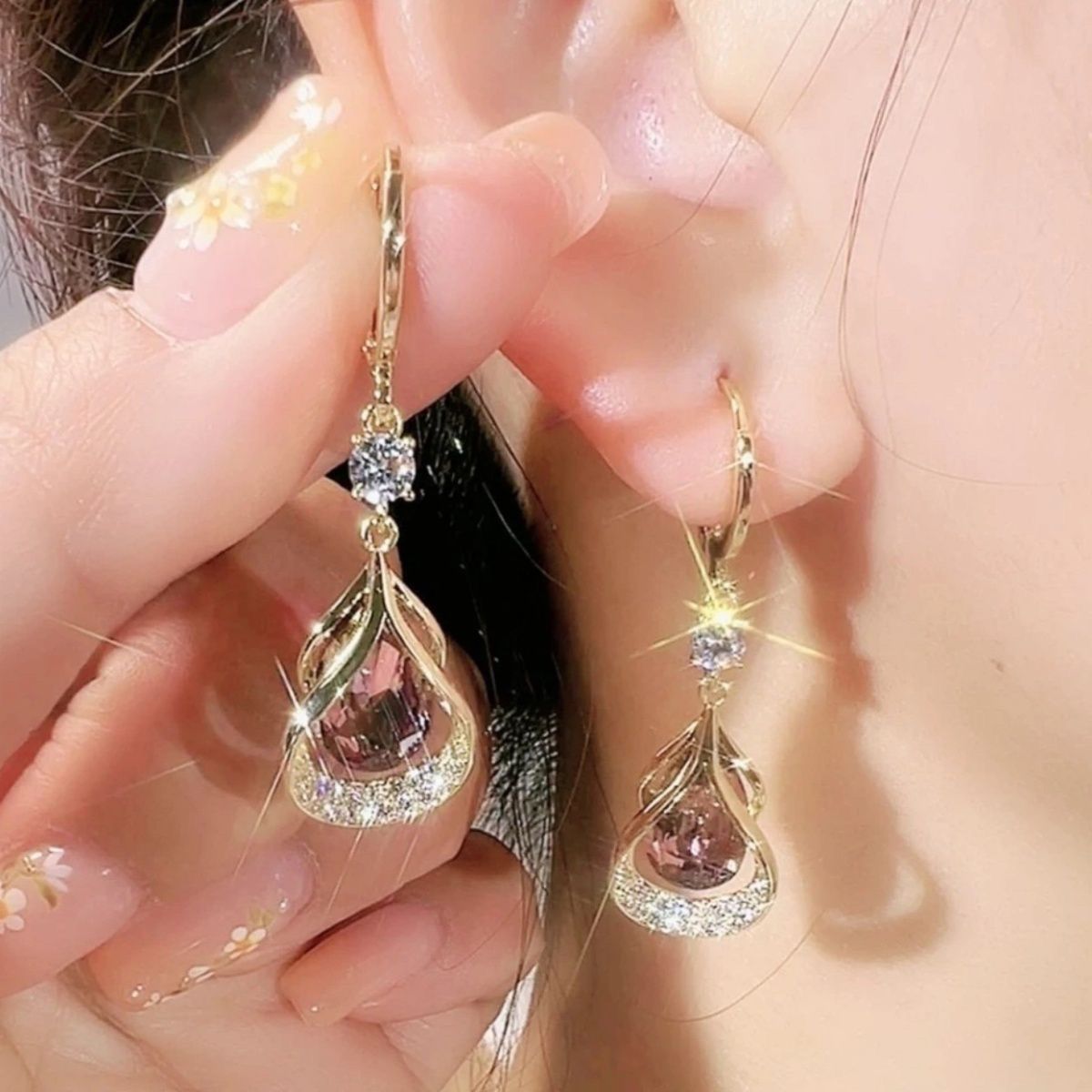 ✨💎💎【Cumperi 1, primești 2 gratis】Cercei noi cu eleganță strălucitoare💎