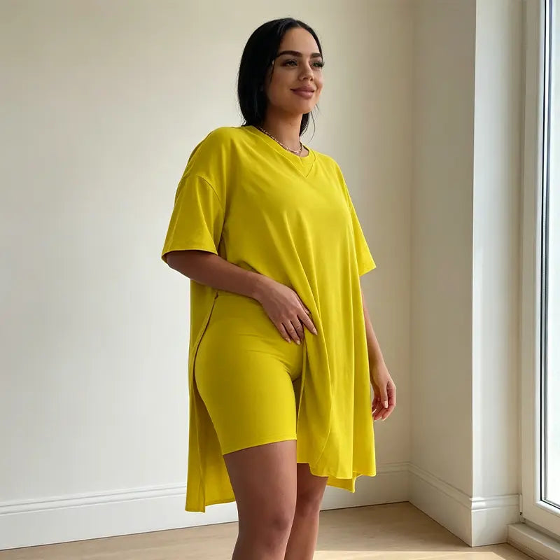 Set de Vară 2 Piese Dama Plus Size, Tricou Lung cu Crăpătură Laterală și Pantaloni Scurți, Material Moale, Elastic și Respirabil