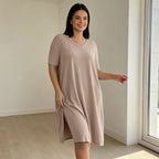Set de Vară 2 Piese Dama Plus Size, Tricou Lung cu Crăpătură Laterală și Pantaloni Scurți, Material Moale, Elastic și Respirabil