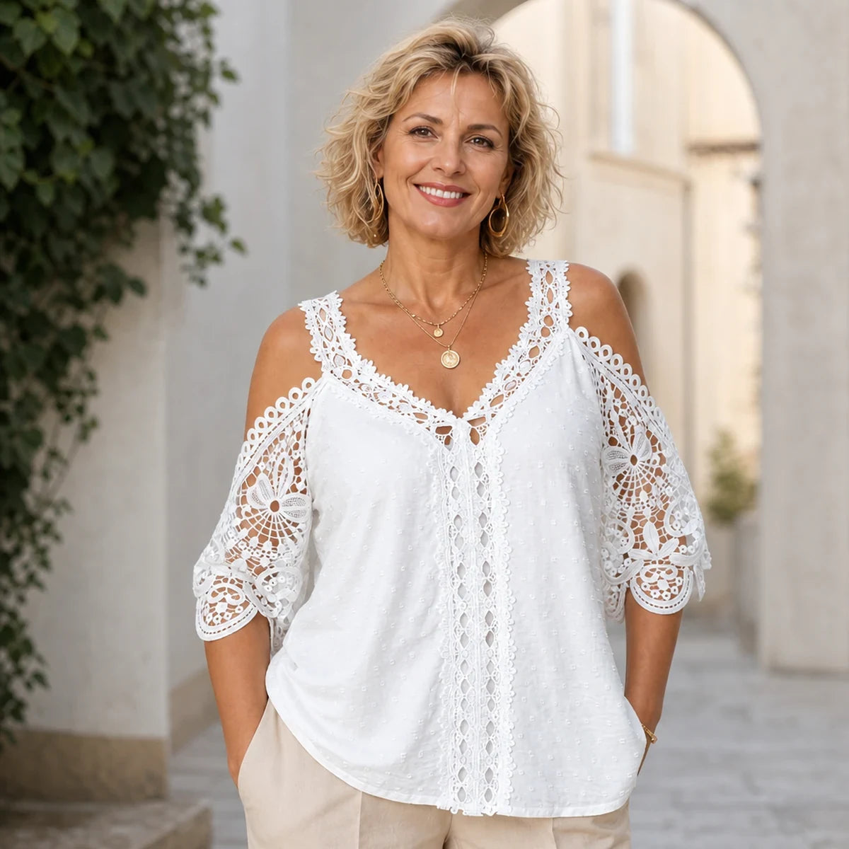 Bluză la modă cu mânecă scurtă umeri goi dantelă și decupaje